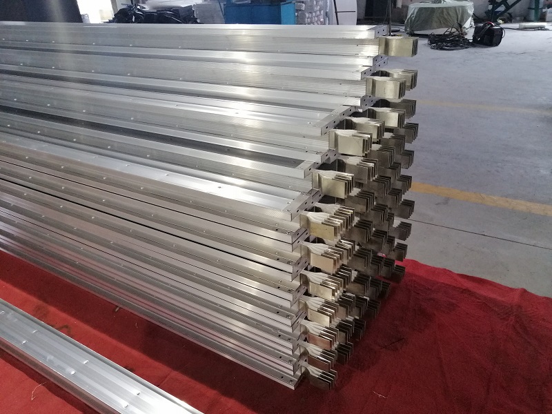 密集型母線(xiàn)槽生產(chǎn)廠家母線(xiàn)槽連接器有哪些優(yōu)點(diǎn)